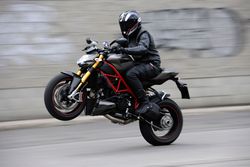 Ducati-streetfighter-2013-2013-0.jpg