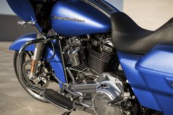 Harley-davidson-road-glide-special-2-2017-4.jpg