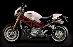 Ducati-monster-696-2012-2012-2.jpg