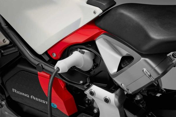 Honda-Riding-Assist-e-Concept-04