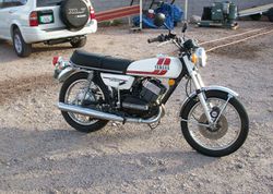 1975-Yamaha-RD250-White-Red-4805-6.jpg