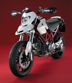 Ducati-hypermotard-1100-evo-2-2011-2011-3.jpg