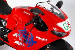 Ducati-desmosedici-rr-g8-special-edition-2010-2010-2.jpg