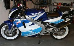 1991-Suzuki-RGV250SP-WhiteBlue-4.jpg