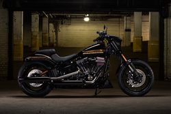 Harley-davidson-cvo-pro-street-breakout-3-2017-0.jpg