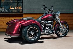 Harley-davidson-freewheeler-3-2017-2.jpg