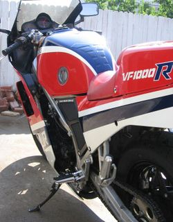 1986-Honda-VF1000R-Red-3.jpg