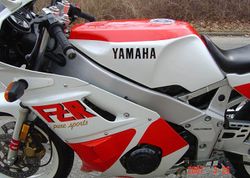 1988-Yamaha-FZR-400-White-4426-3.jpg
