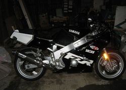 1999-Yamaha-FZR600-Black-2035-1.jpg