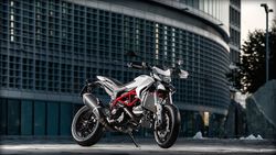 Ducati-hypermotard-939-2016-2016-1.jpg