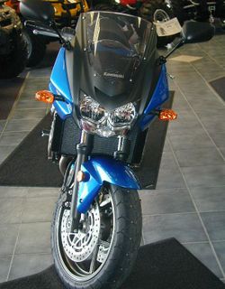 2005-Kawasaki-ZR750-K1-Blue-1.jpg