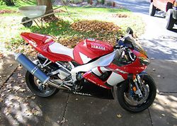 2001-Yamaha-YZF-R1-RedWhite-0.jpg