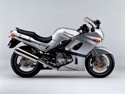 Kawasaki-zzr600-1993-2004-3.jpg