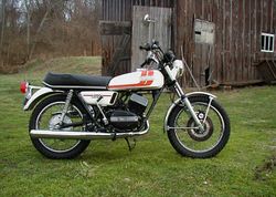 1975-Yamaha-RD250-White-Red-3867-0.jpg