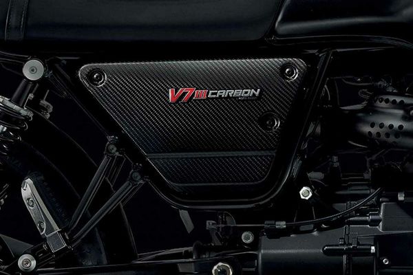 Moto Guzzi V7 III Carbon Dark