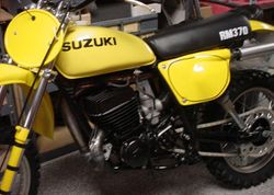1977-Suzuki-RM370B-Yellow-4672-1.jpg