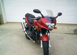 2001-Kawasaki-ZR-7S-Red-0.jpg