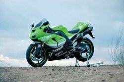 Kawasaki-ZX-10R-MotoGP-Replica.jpg