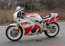 1988-Yamaha-FZR-400-White-4426-0.jpg