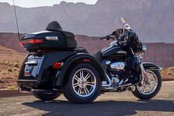 Harley-davidson-glide-ultra-2017-0.jpg