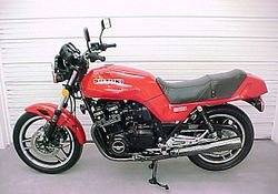 1983-Suzuki-GS1100E-Red-5.jpg