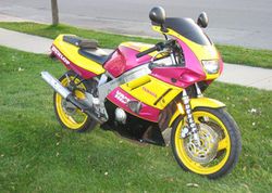 1992-Yamaha-FZR600-Vance-and-Hines-Edition-Yellow-806-2.jpg