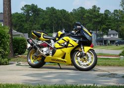 2001-Honda-CBR929RR-Yellow-3.jpg