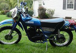 1975-Yamaha-DT400B-Blue-3.jpg