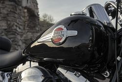 Harley-davidson-heritage-softail-classic-2-2017-3.jpg