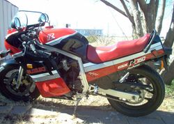 1986-Suzuki-GSX-R750-Red-Black-8514-1.jpg