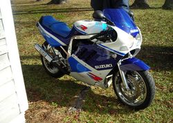 1989-Suzuki-GSX-R750-White-Blue-8370-2.jpg