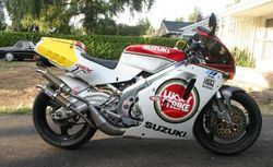 1992-Suzuki-RGV250-White-0.jpg