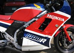 1986-Honda-VF1000R-Red-5.jpg