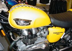 2006-Triumph-Thruxton-Yellow-2429-2.jpg