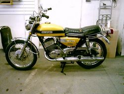 1971-Suzuki-T350-Rebel-Candy-Yellow-707-0.jpg