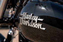Harley-davidson-street-bob-3-2017-3.jpg