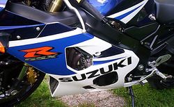 2005-Suzuki-GSX-R750-WhiteBlue-3.jpg