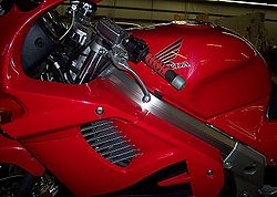 1997-Honda-VFR750F-Red124-3.jpg