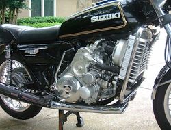 1976-Suzuki-RE5-Black-3.jpg