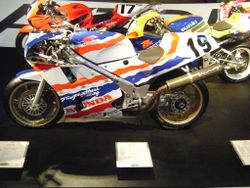 1991 Honda RC30.jpg