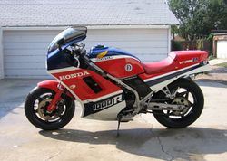 1986-Honda-VF1000R-Red-1.jpg