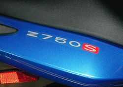 2005-Kawasaki-ZR750-K1-Blue-5.jpg