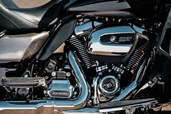 Harley-davidson-road-glide-ultra-2-2017-2.jpg