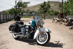Harley-davidson-heritage-softail-classic-3-2016-2016-2.jpg