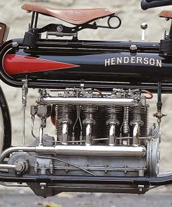 Henderson-four-1912-1931-3.jpg