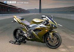 Yamaha-R1-GoldEdition-04.jpg