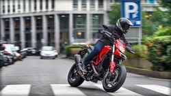 Ducati-hypermotard-939-2016-2016-2.jpg